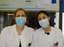 Theresa Graalmann (l.) und Veronica Duran im Labor
