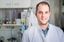 Wissenschaftler Dr. Andreas Pavlou im Labor
